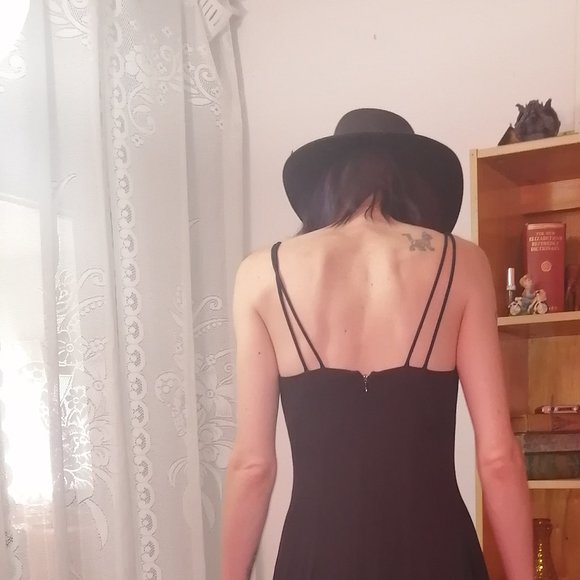 High low dress - Picture 3 of 7